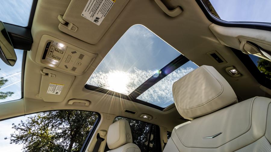 Интерьер Cadillac XT6 Luxury 2019 года  (фото 31 из 39)